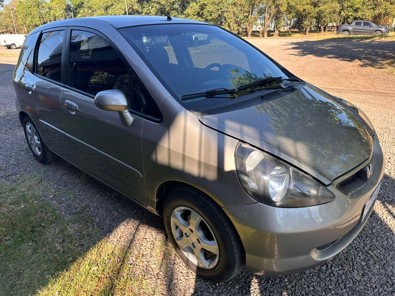 HONDA FIT LX 1.4/ 1.4 FLEX 8V/16V 5P MEC. /2006 MENEGHINI VEÍCULOS ARROIO DO MEIO / Carros no Vale