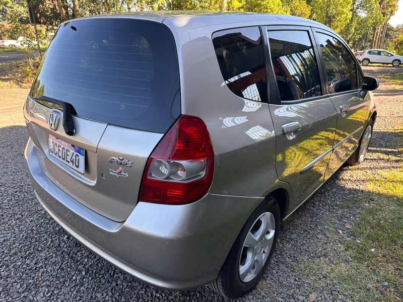 HONDA FIT LX 1.4/ 1.4 FLEX 8V/16V 5P MEC. /2006 MENEGHINI VEÍCULOS ARROIO DO MEIO / Carros no Vale