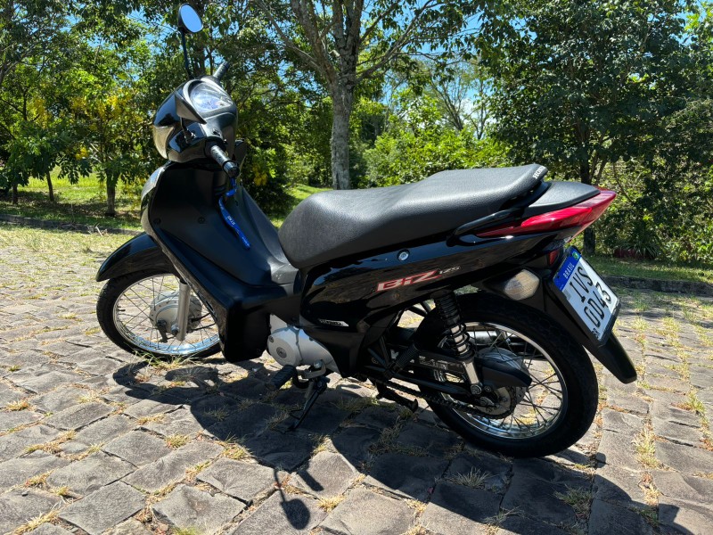 HONDA MOTOS BIZ 125 ES /2014 RT 811 VEÍCULOS ARROIO DO MEIO / Carros no Vale