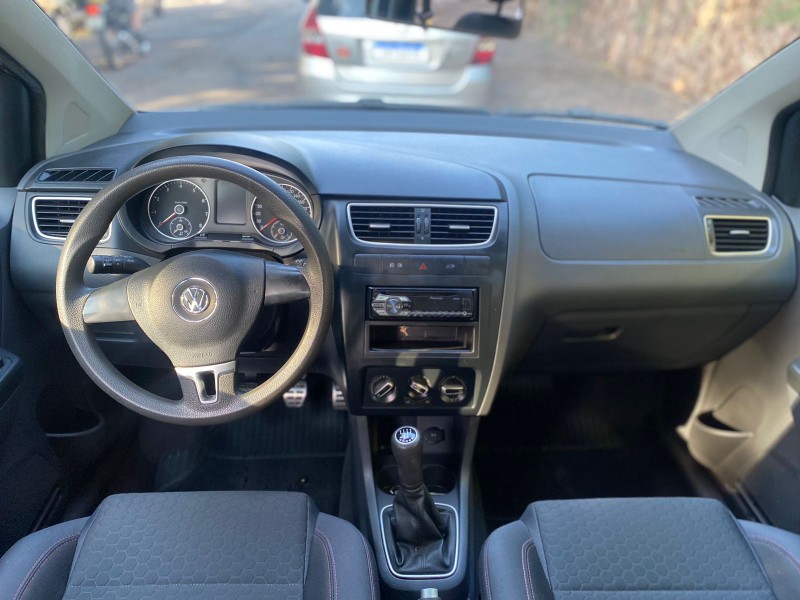 VOLKSWAGEN CROSSFOX 1.6 2012/2013 ESTAÇÃO DO CARRO ESTRELA / Carros no Vale