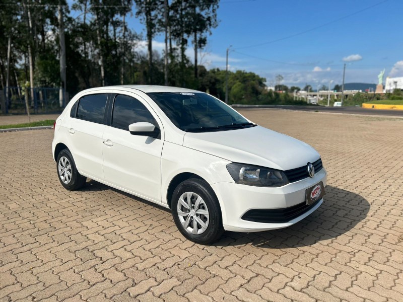 VOLKSWAGEN GOL (NOVO) 1.0 MI TOTAL FLEX 8V 4P 2013/2014 NEURI VEÍCULOS LAJEADO / Carros no Vale