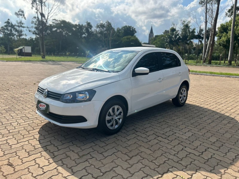 VOLKSWAGEN GOL (NOVO) 1.0 MI TOTAL FLEX 8V 4P 2013/2014 NEURI VEÍCULOS LAJEADO / Carros no Vale