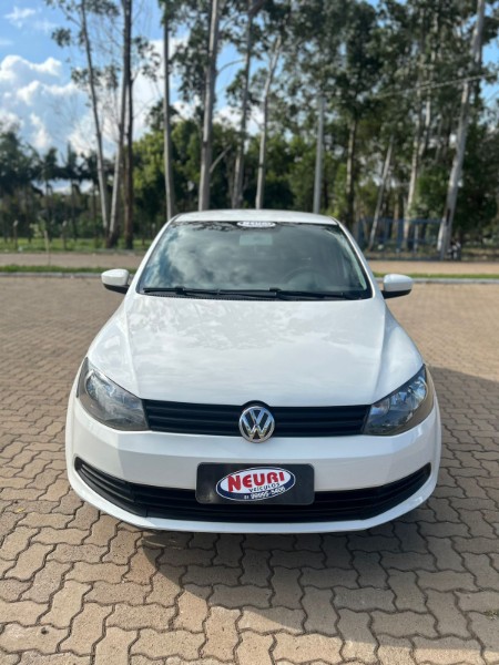 VOLKSWAGEN GOL (NOVO) 1.0 MI TOTAL FLEX 8V 4P 2013/2014 NEURI VEÍCULOS LAJEADO / Carros no Vale