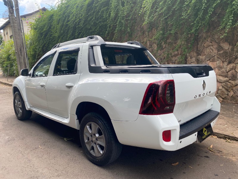 RENAULT DUSTER OROCH 2.0 16V FLEX DYNAMIQUE 2015/2016 ESTAÇÃO DO CARRO ESTRELA / Carros no Vale