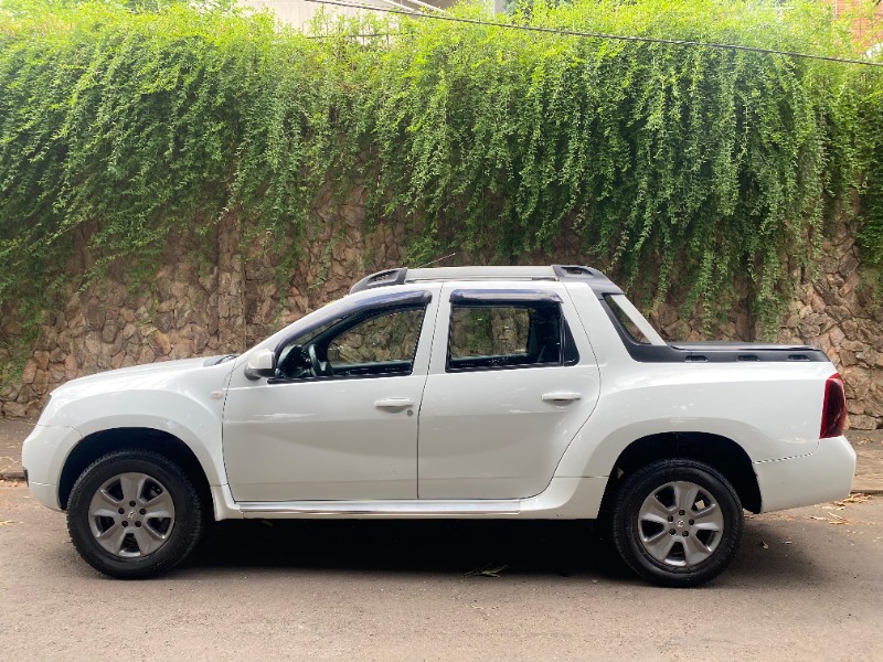 RENAULT DUSTER OROCH 2.0 16V FLEX DYNAMIQUE 2015/2016 ESTAÇÃO DO CARRO ESTRELA / Carros no Vale