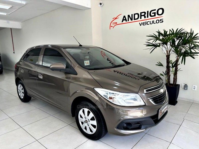 CHEVROLET ONIX 1.0 LT PLUS 8V 2014/2014 ANDRIGO VEÍCULOS CAXIAS DO SUL / Carros no Vale