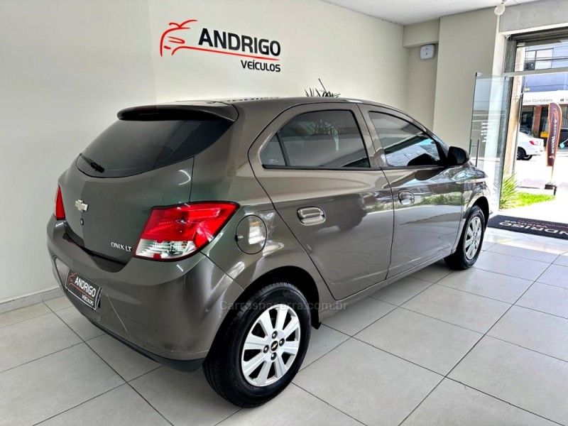 CHEVROLET ONIX 1.0 LT PLUS 8V 2014/2014 ANDRIGO VEÍCULOS CAXIAS DO SUL / Carros no Vale