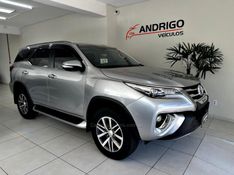 TOYOTA HILUX SW4 2.8 SRX 4X4 7 LUGARES 16V TURBO INTERCOOLER 2016/2017 ANDRIGO VEÍCULOS CAXIAS DO SUL / Carros no Vale