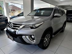 TOYOTA HILUX SW4 2.8 SRX 4X4 7 LUGARES 16V TURBO INTERCOOLER 2016/2017 ANDRIGO VEÍCULOS CAXIAS DO SUL / Carros no Vale