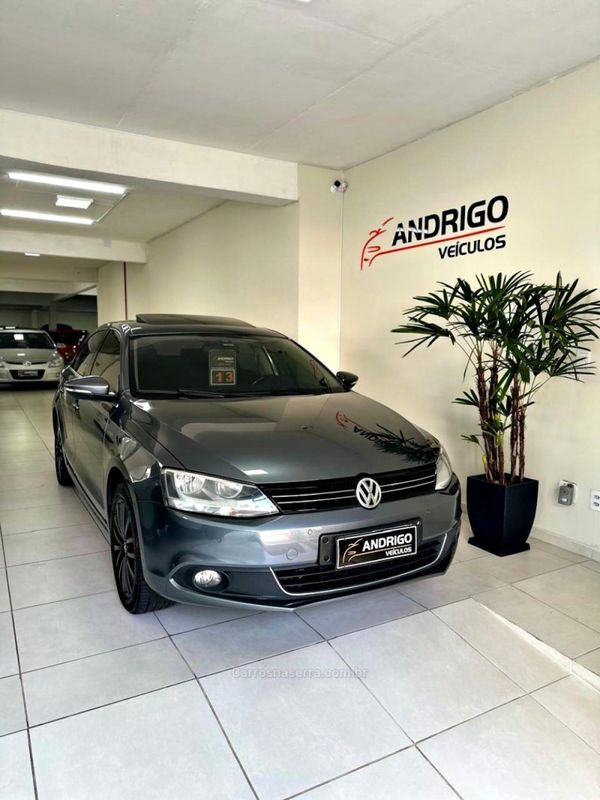 VOLKSWAGEN JETTA 2.0 TSI HIGHLINE 200CV TIPTRONIC 2012/2013 ANDRIGO VEÍCULOS CAXIAS DO SUL / Carros no Vale