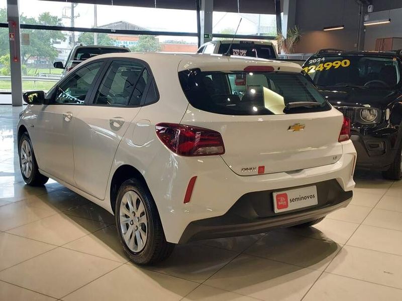 Chevrolet ONIX 1.0 FLEX LT MANUAL 2022/2023 BETIOLO NOVOS E SEMINOVOS LAJEADO / Carros no Vale