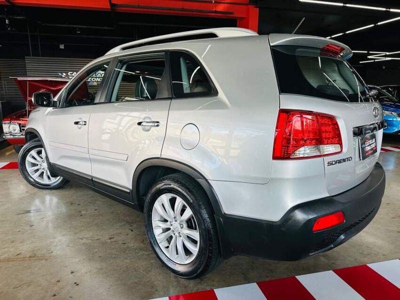 KIA SORENTO 3.5 S.558 V6 4X2 24V GASOLINA 4P AUTOMÁTICO 2010/2011 CASTELLAN E TOMAZONI MOTORS CAXIAS DO SUL / Carros no Vale