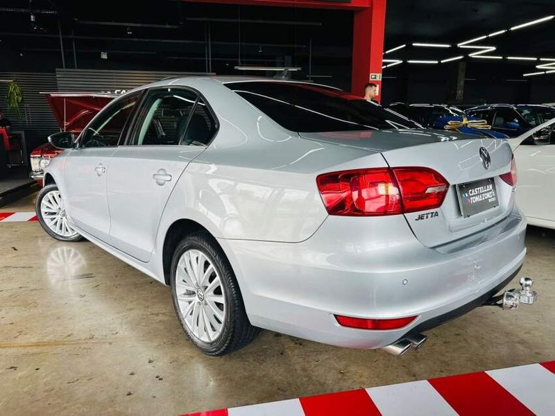 Volkswagen JETTA 2.0 TSI HIGHLINE 200CV GASOLINA 4P TIPTRONIC 2012/2012 CASTELLAN E TOMAZONI MOTORS CAXIAS DO SUL / Carros no Vale