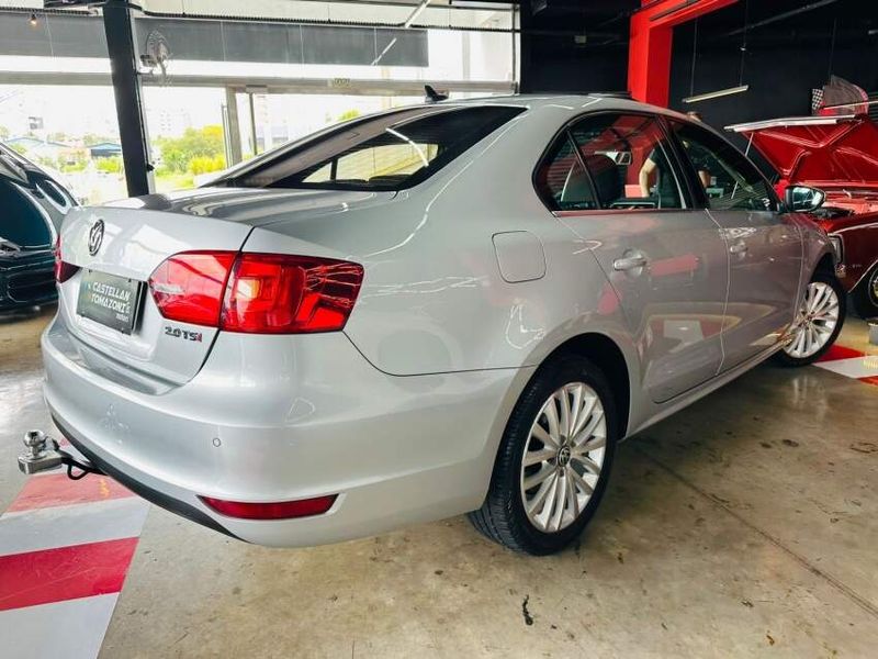 Volkswagen JETTA 2.0 TSI HIGHLINE 200CV GASOLINA 4P TIPTRONIC 2012/2012 CASTELLAN E TOMAZONI MOTORS CAXIAS DO SUL / Carros no Vale