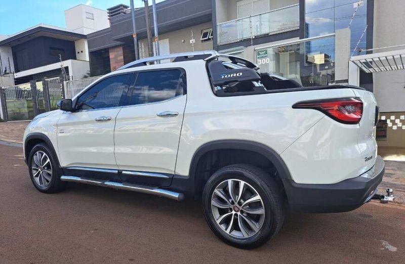 Fiat TORO 2.0 16V TURBO DIESEL VOLCANO 4WD AT9 2019/2019 CAMINHÕES & CAMIONETAS PASSO FUNDO / Carros no Vale