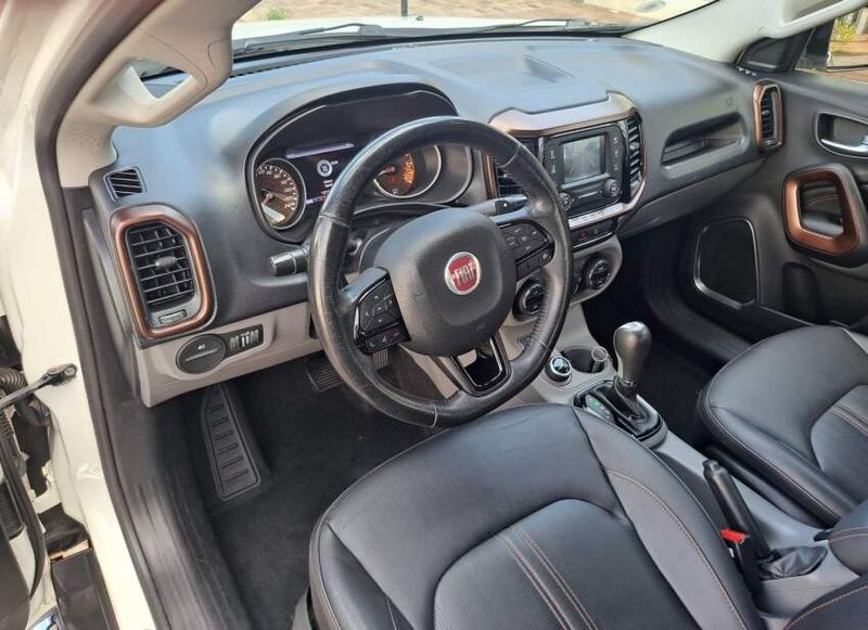 Fiat TORO 2.0 16V TURBO DIESEL VOLCANO 4WD AT9 2019/2019 CAMINHÕES & CAMIONETAS PASSO FUNDO / Carros no Vale