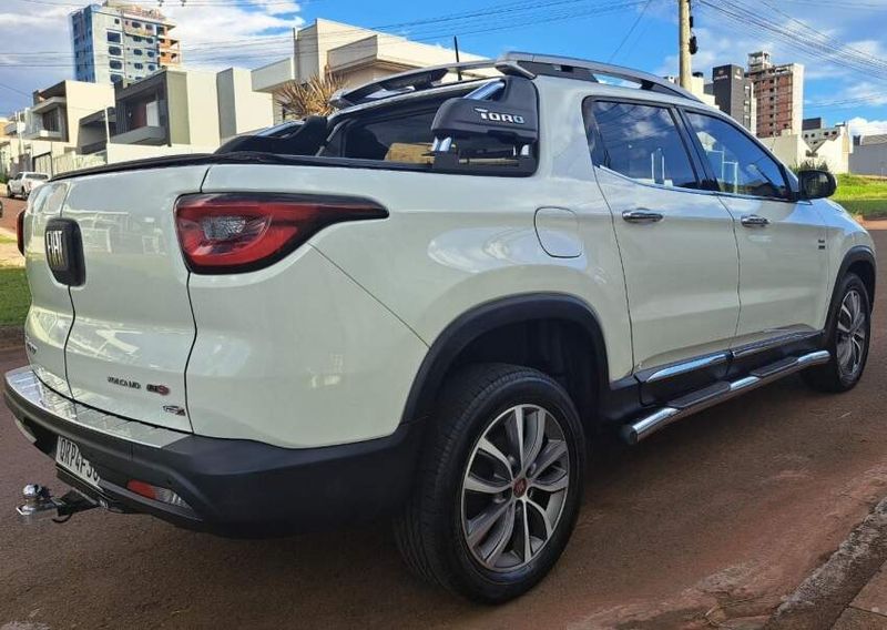 Fiat TORO 2.0 16V TURBO DIESEL VOLCANO 4WD AT9 2019/2019 CAMINHÕES & CAMIONETAS PASSO FUNDO / Carros no Vale