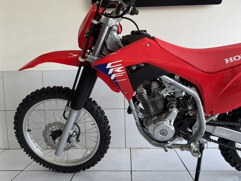 Honda Motos CRF 250F 2025 SÓ MOTOS E AUTOMÓVEIS SANTA CRUZ DO SUL / Carros no Vale