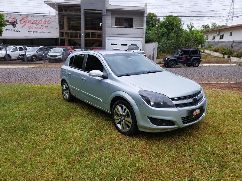 Chevrolet VECTRA GT 2.0 2011 GRASSI VEÍCULOS LAJEADO / Carros no Vale