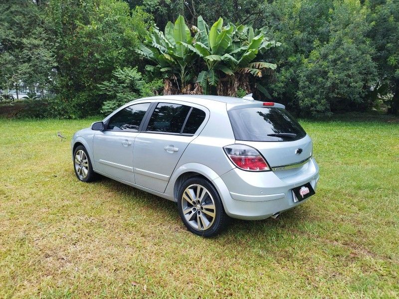 Chevrolet VECTRA GT 2.0 2011 GRASSI VEÍCULOS LAJEADO / Carros no Vale