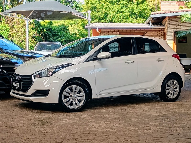 HYUNDAI HB20 1.6 COMFORT 16V FLEX 4P MANUAL 2016/2017 RICARDO VEÍCULOS TEUTÔNIA / Carros no Vale