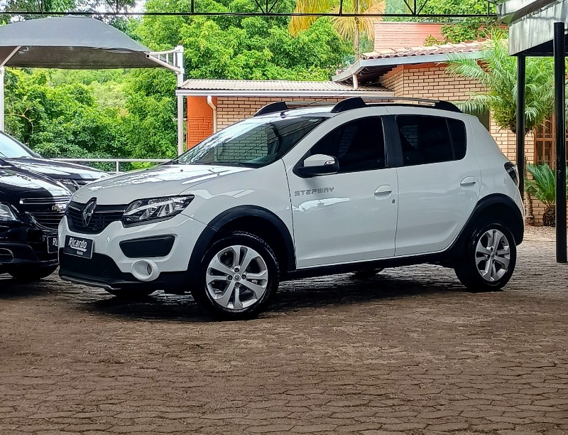 RENAULT SANDERO 1.6 STEPWAY 16V FLEX 4P MANUAL 2017/2018 RICARDO VEÍCULOS TEUTÔNIA / Carros no Vale