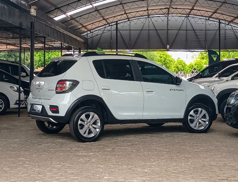 RENAULT SANDERO 1.6 STEPWAY 16V FLEX 4P MANUAL 2017/2018 RICARDO VEÍCULOS TEUTÔNIA / Carros no Vale