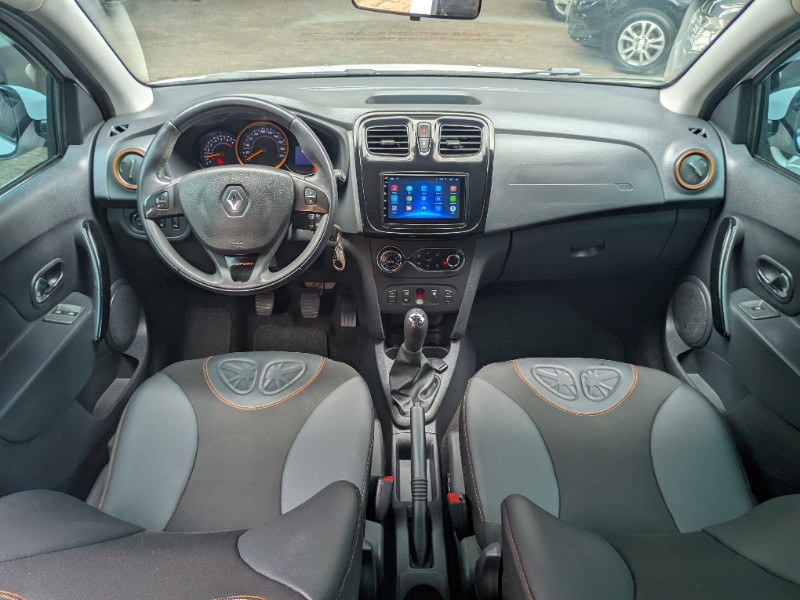 RENAULT SANDERO 1.6 STEPWAY 16V FLEX 4P MANUAL 2017/2018 RICARDO VEÍCULOS TEUTÔNIA / Carros no Vale