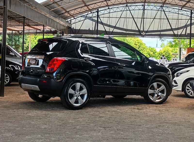 CHEVROLET TRACKER 1.8 LTZ AT 2013/2014 RICARDO VEÍCULOS TEUTÔNIA / Carros no Vale