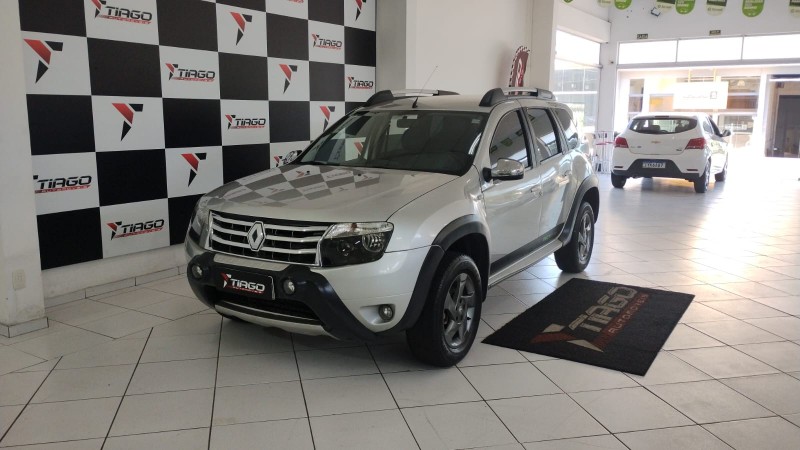 RENAULT DUSTER 1.6 TECHROAD 4X2 16V 2013/2013 TIAGO AUTOMÓVEIS VENÂNCIO AIRES / Carros no Vale