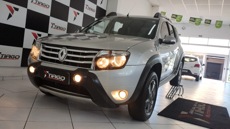 RENAULT DUSTER 1.6 TECHROAD 4X2 16V 2013/2013 TIAGO AUTOMÓVEIS VENÂNCIO AIRES / Carros no Vale