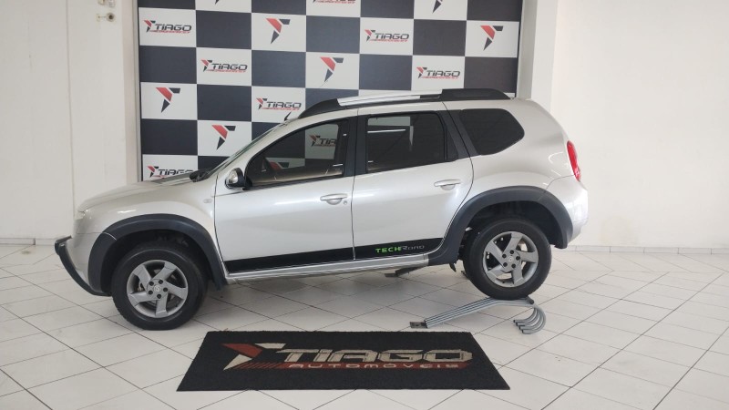 RENAULT DUSTER 1.6 TECHROAD 4X2 16V 2013/2013 TIAGO AUTOMÓVEIS VENÂNCIO AIRES / Carros no Vale