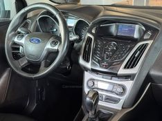 FORD FOCUS 2.0 SE HATCH 16V AUTO 2014/2015 GRIFFCAR MULTIMARCAS DOIS IRMÃOS / Carros no Vale