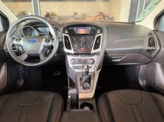 FORD FOCUS 2.0 SE HATCH 16V AUTO 2014/2015 GRIFFCAR MULTIMARCAS DOIS IRMÃOS / Carros no Vale