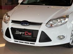 FORD FOCUS 2.0 SE HATCH 16V AUTO 2014/2015 GRIFFCAR MULTIMARCAS DOIS IRMÃOS / Carros no Vale