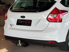 FORD FOCUS 2.0 SE HATCH 16V AUTO 2014/2015 GRIFFCAR MULTIMARCAS DOIS IRMÃOS / Carros no Vale