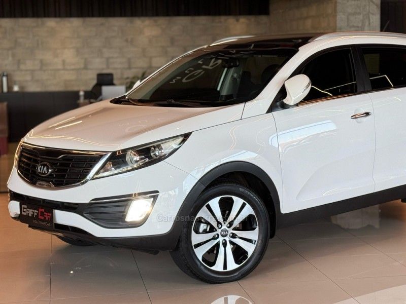 KIA SPORTAGE 2.0 EX2 4X2 16V 2013/2014 GRIFFCAR MULTIMARCAS DOIS IRMÃOS / Carros no Vale