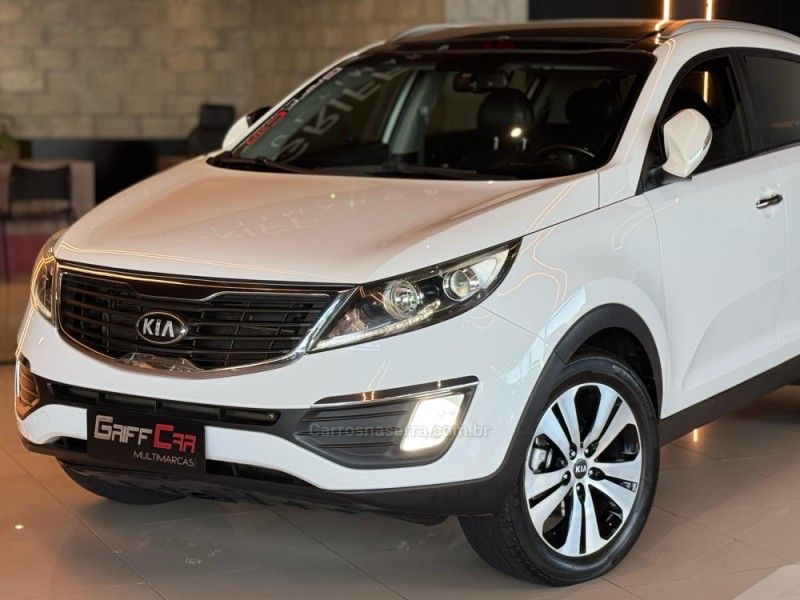 KIA SPORTAGE 2.0 EX2 4X2 16V 2013/2014 GRIFFCAR MULTIMARCAS DOIS IRMÃOS / Carros no Vale