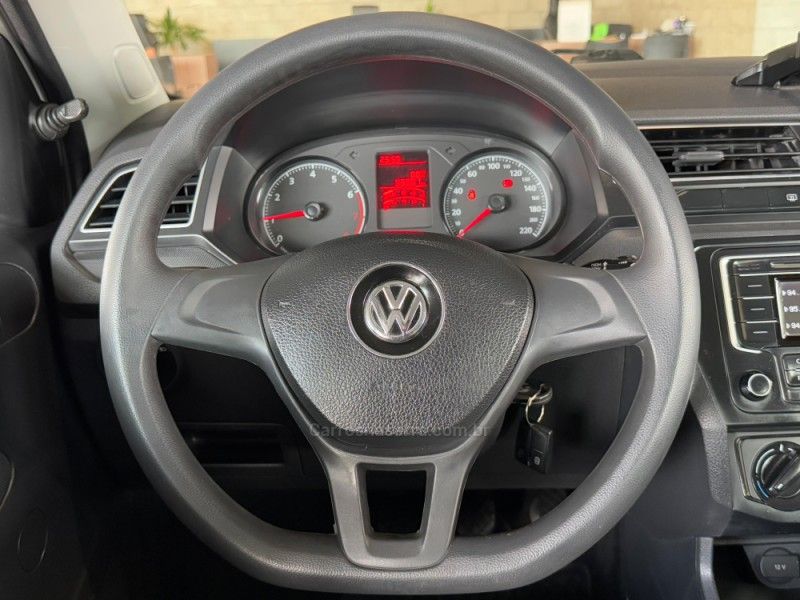 VOLKSWAGEN GOL 1.0 MI TRENDLINE 8V 2017/2018 GRIFFCAR MULTIMARCAS DOIS IRMÃOS / Carros no Vale