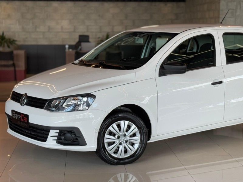 VOLKSWAGEN GOL 1.0 MI TRENDLINE 8V 2017/2018 GRIFFCAR MULTIMARCAS DOIS IRMÃOS / Carros no Vale