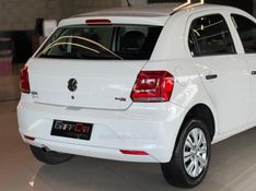 VOLKSWAGEN GOL 1.0 MI TRENDLINE 8V 2017/2018 GRIFFCAR MULTIMARCAS DOIS IRMÃOS / Carros no Vale