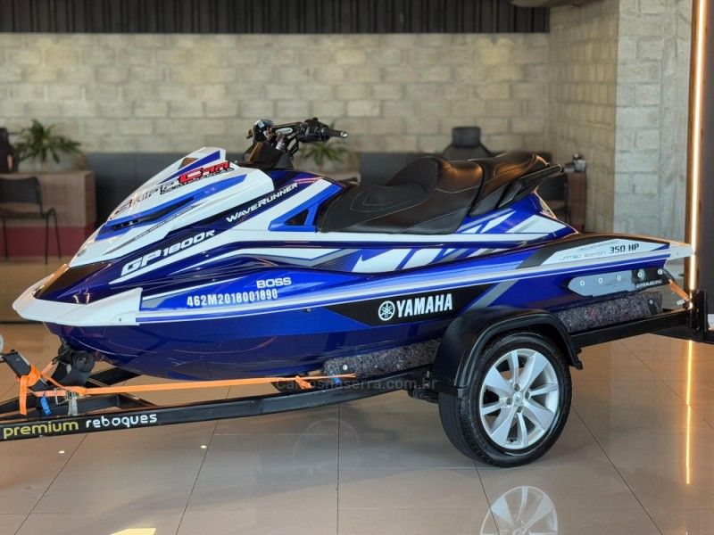 YAMAHA – JET SKI JET SKI GP 1800 2017/2017 GRIFFCAR MULTIMARCAS DOIS IRMÃOS / Carros no Vale