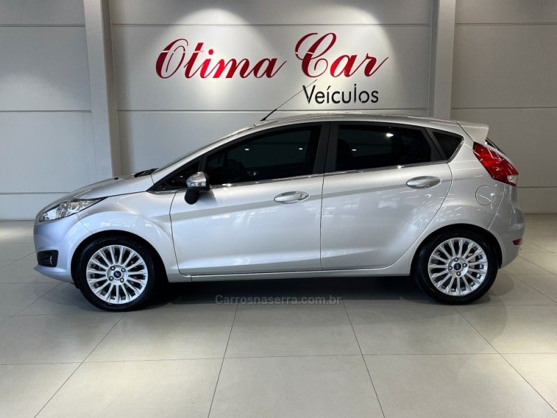 FORD FIESTA 1.6 TITANIUM HATCH 16V 2015/2015 ÓTIMA CAR FLORES DA CUNHA / Carros no Vale