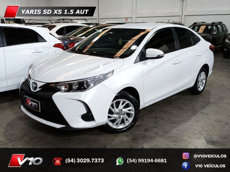 TOYOTA YARIS 1.5 XS SEDAN 16V 2022/2023 V10 VEÍCULOS CAXIAS DO SUL / Carros no Vale